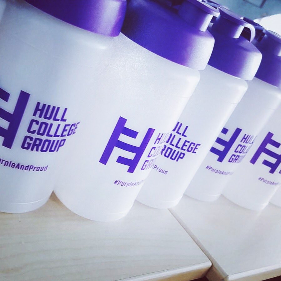 hullcollegegrp's tweet photo. During #enrolment, don’t forget to collect your FREE branded water bottle. They can be used at the water dispensers around college throughout the year to minimise plastic cup usage and waste. 💦 💪🏻
#reduceplasticwaste #resuableplastic #refillmybottle #savetheplanet🌍 https://t.co/9PlUIJhWEj