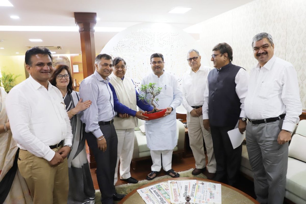 dpradhanbjp's tweet photo. Met with representatives of LPG Federation to discuss the roadmap for 100% LPG penetration to cover all poor households across India as per the vision of PM Shri @narendramodi Ji. #PMUY has been a gamechanger in our mission to provide clean fuel to all households in the country. https://t.co/aByPjSULYq