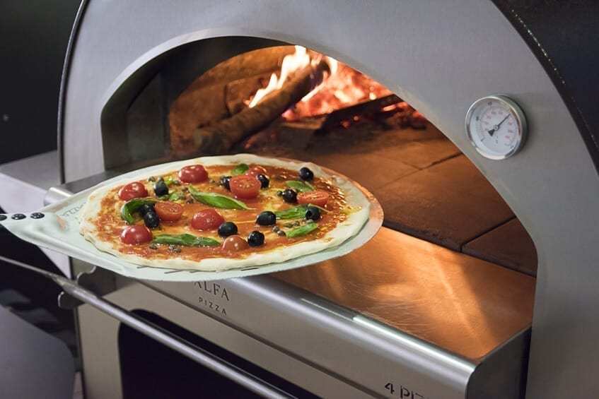 🤔 Sooner or later all pizza makers wonder whether there is a relationship between the pizza dough that they make and the oven in which they will bake it!

👉 hubs.ly/H0j_bBy0

#alfaforni #ovens #pizza #pizzamakers #pizzamaker #pizzaiolo #pizzeria #impasto #pizzadough