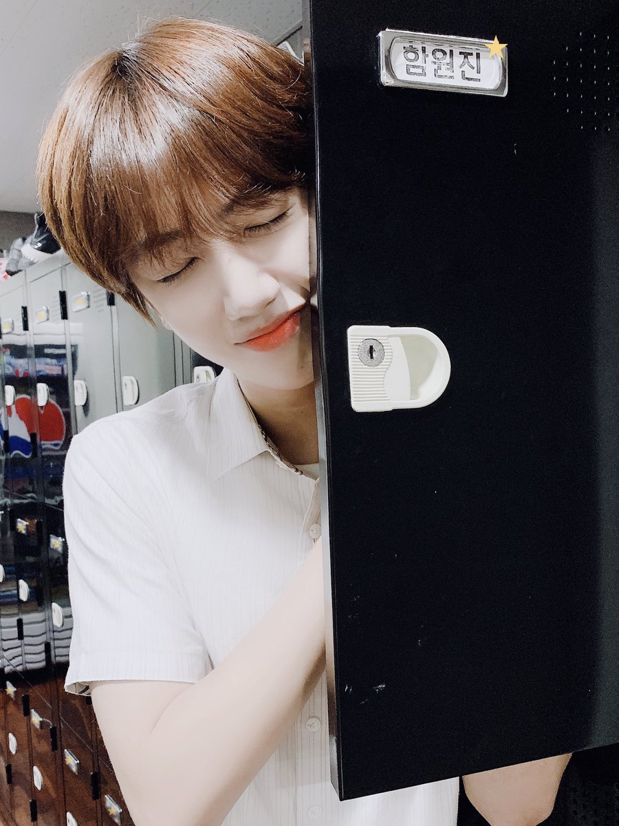 _STARSHIPZ_'s tweet photo. [#STARSHIPZ] 

#스쉽즈 #함원진 🚀
학교다녀왔습니다 😀

⭐📷❤

#STARSHIP_Z #원진
#방학끝 #스타쉽 #별의사물함
#STARSHIP #LittleSTAR https://t.co/seznQD1h49