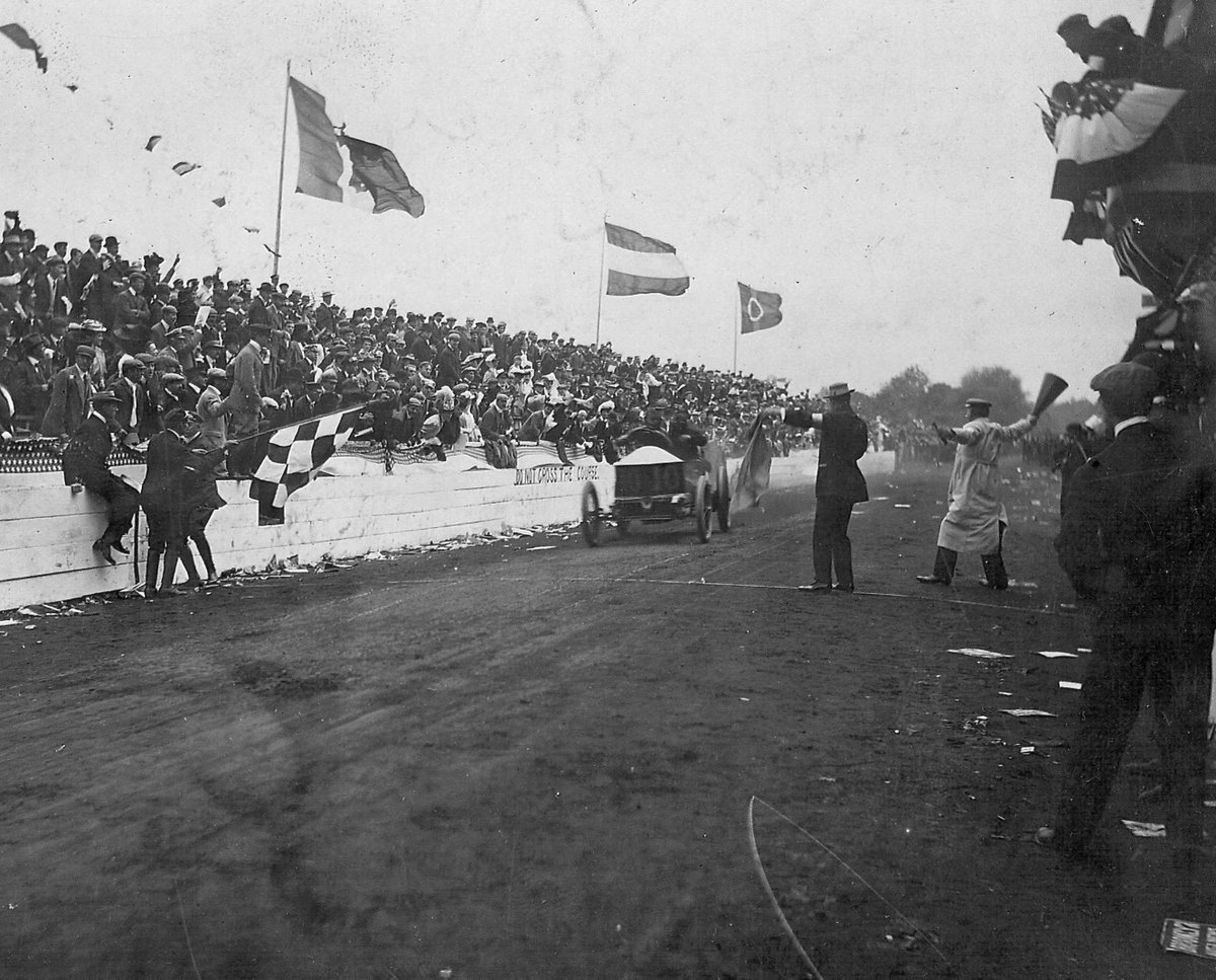 UrbaneMyths's tweet photo. #TheCheckeredFlag.
#First #recorded #appearance: The #1906 #GliddenTours #RoadRally, where #time "#checkers" would #wave a #chequeredflag to #identify #themselves.

https://t.co/3uUQADxgpW

#History
#Racing https://t.co/6NStz9HuH2