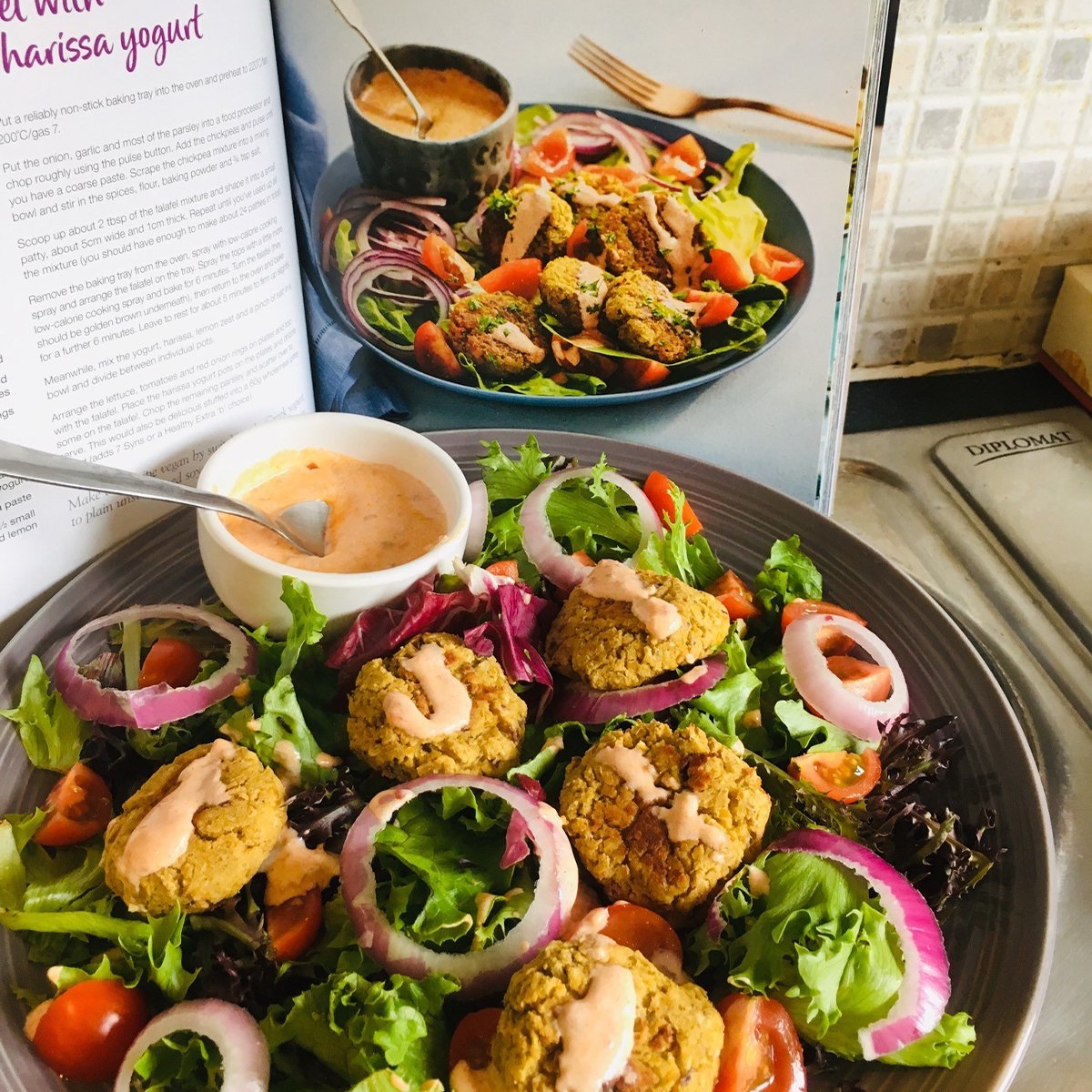 SlimmingWorld's tweet photo. #SWConsultant Kim (SlimmingWorldKim on Instagram) loved making this delicious, Mediterranean falafel with harissa yoghurt. Find the recipe, and 49 more of your #SlimmingWorld favourites, in '50 golden greats' – available in group or Online now! #SWGoldenRecipes 💛🍽️ https://t.co/QwRMcUPL87