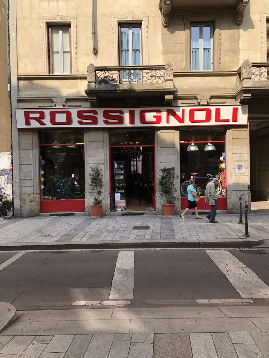 IlGregariaccio's tweet photo. Lei: “Amore, facciamo un giro in centro domani mattina?”
Io: “Va bene, però passiamo da Corso Garibaldi”😬
#Milano #Rossignoli https://t.co/8j5Qu1Sbyf