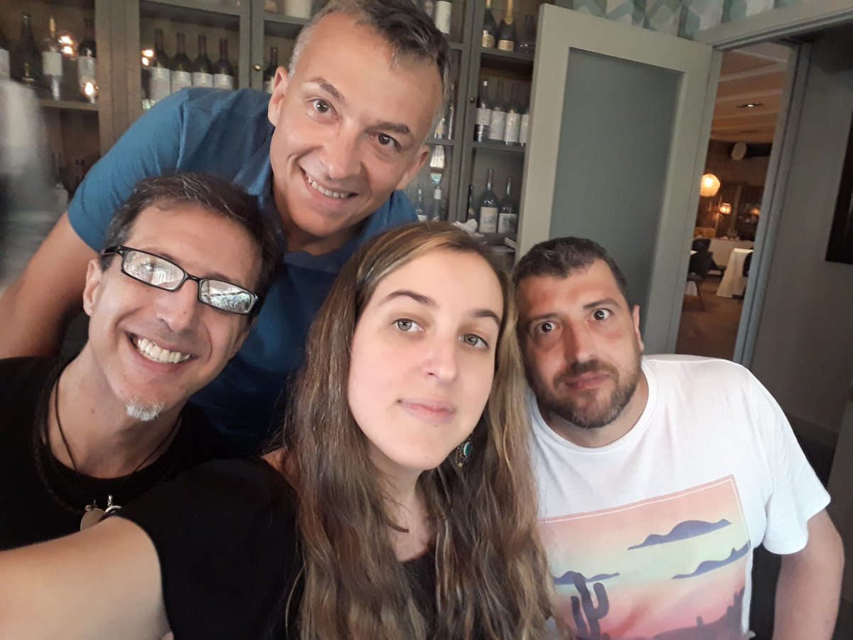 Nuestro flamante equipo de guionistas.
Ellos son nuestro cerebro ;) 
<a href="/JJaviGimenez/">Javi Giménez</a> <a href="/lor_gallardo/">Lorenzo Gallardo</a> <a href="/Ire_Guion/">Irene García</a> <a href="/vahomeva/">VaHomeVa</a>