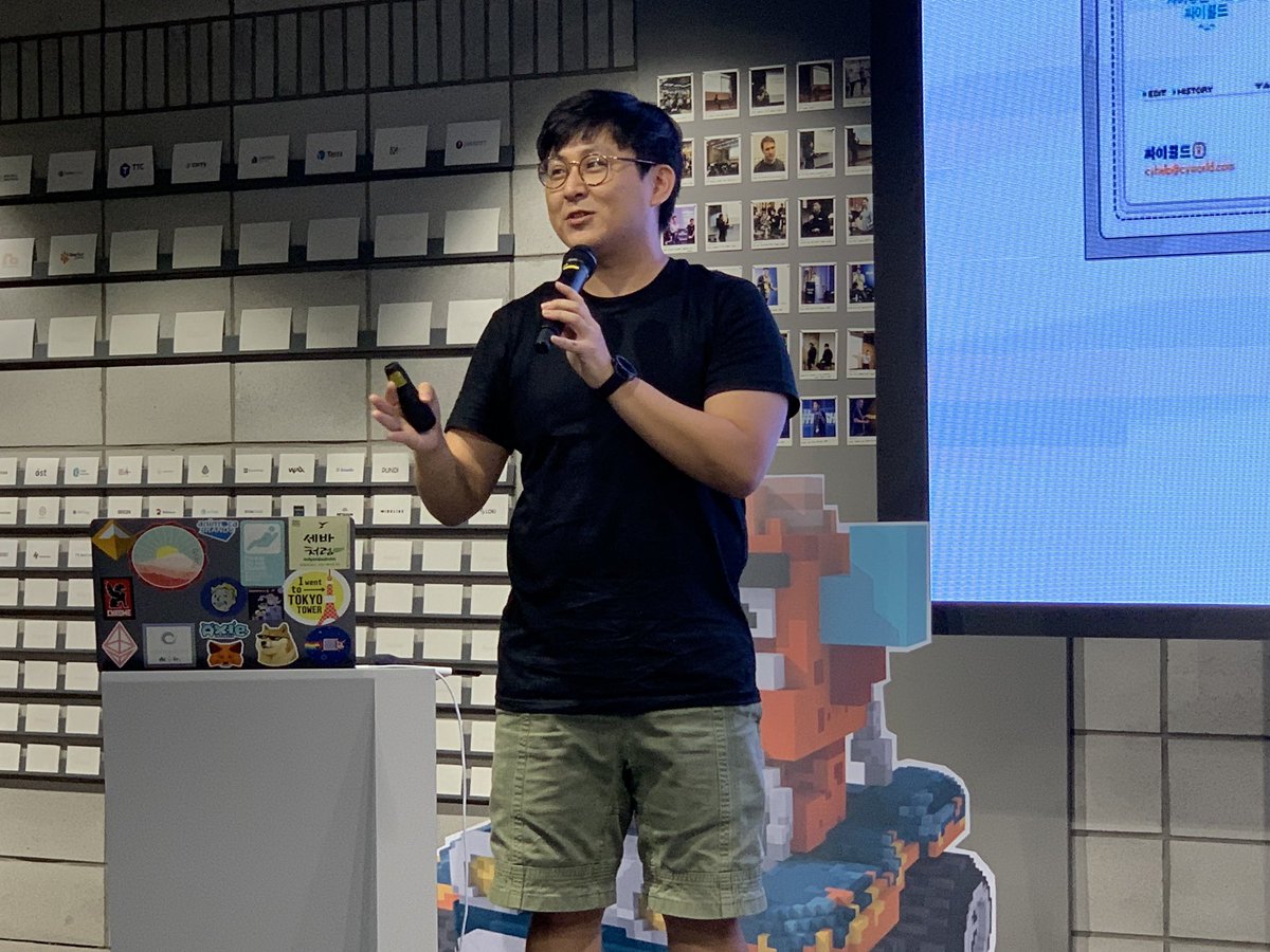 borgetsebastien's tweet photo. ππ― Full room attendance tonight on our #BlockchainGaming Meetup at #HashedLounge about "Designing Blockchain Gaming Experiences and Meta-Game Experiments" with @itamgames @planetariumhq @TheSandboxGame @MakerDAO @DyverseOfficial @blockcraftersVC https://t.co/ZoAyF5JLVn
