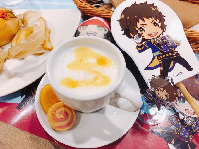 先日あにかへ行ったんですけどみちるのラテやさしい味だったおいしかった…
カエールまん、メニューの写真だとどぎつい色してたけど実物は食べ物の色してて安心。かわいい。 