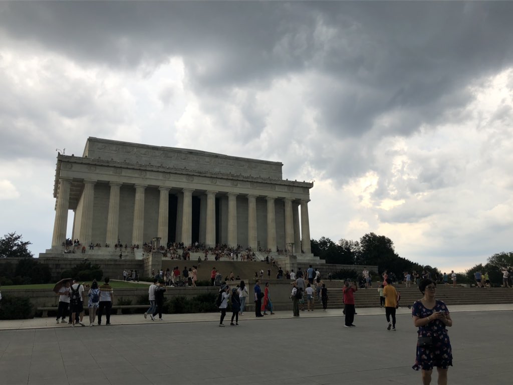 kingcpafirm's tweet photo. @wesleypurdue Calm before the storm #LincolnMemorial https://t.co/83qUzQhQqU