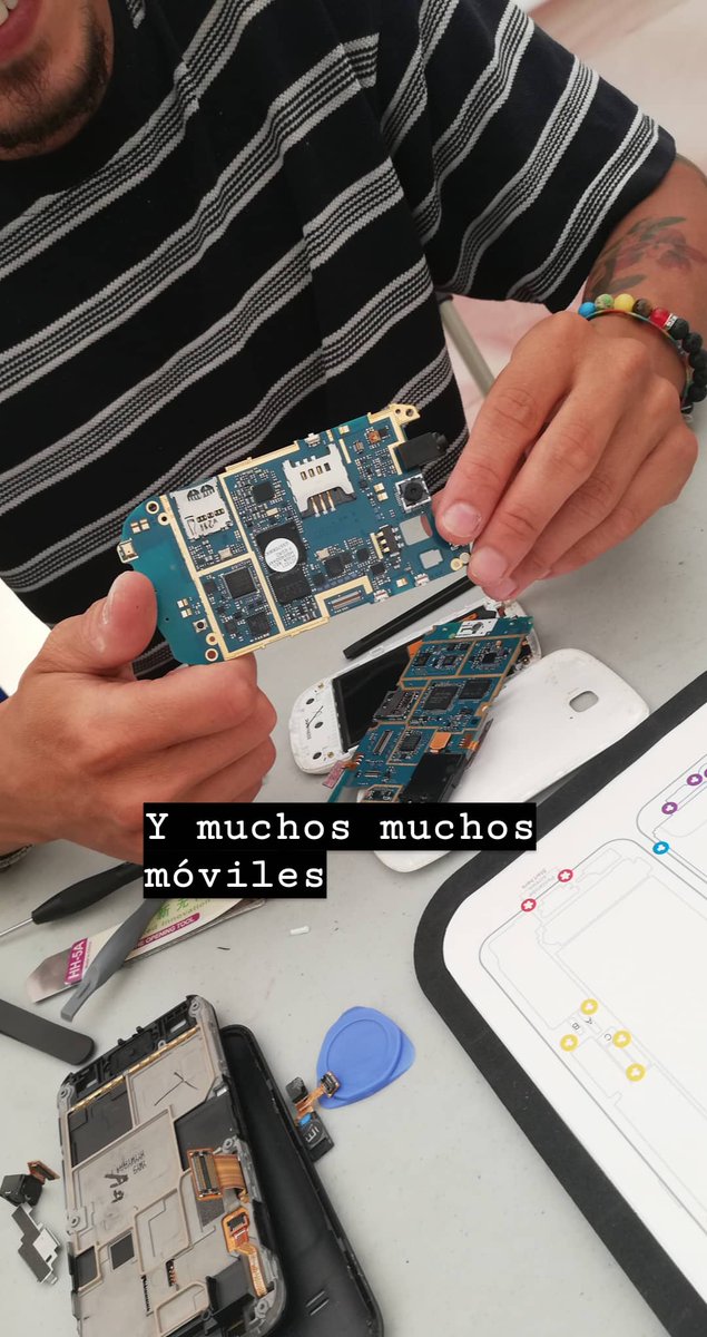 Más! Estamos aquí hasta las 13:30
#festadelareparació <a href="/Andromines/">Andròmines</a>