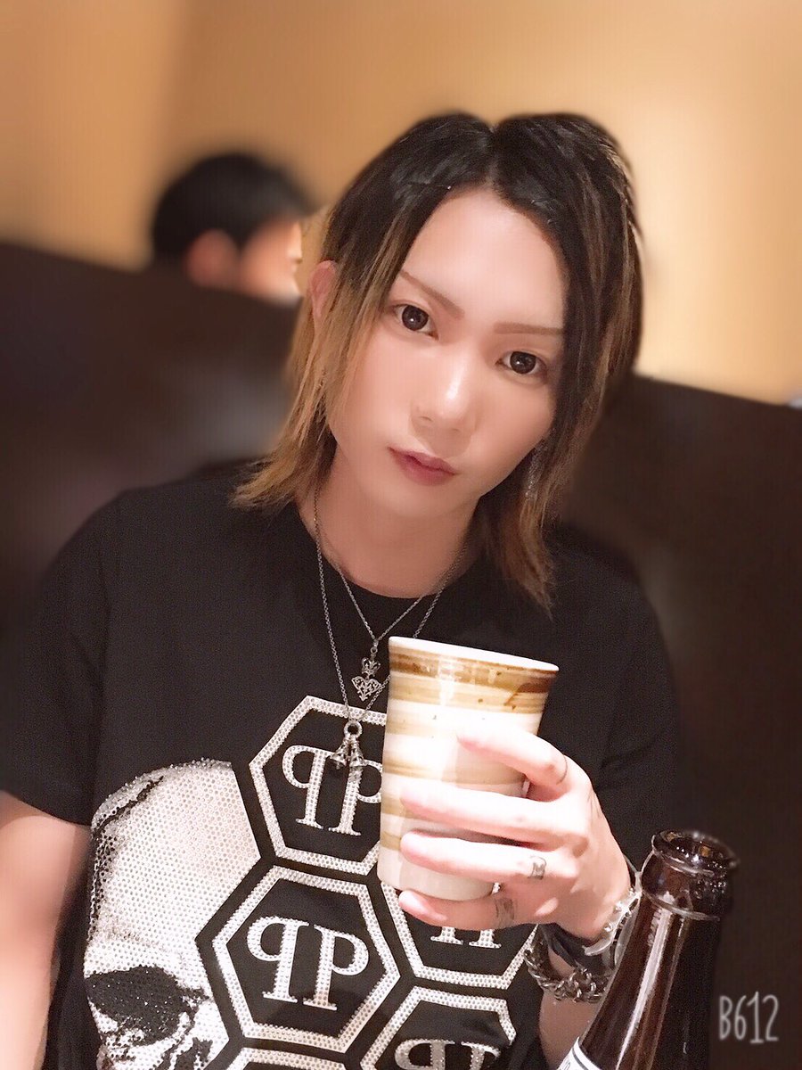 Haruki39176464's tweet photo. 今日も元気に美味しくお酒いただきます☺️
初回オレはつきませんが初回どこ行こうか悩んでるお姫様イケメンが多いCharmeに是非御来店下さいませ🥺
同伴出勤します☺️ https://t.co/XQMfeCbFC7