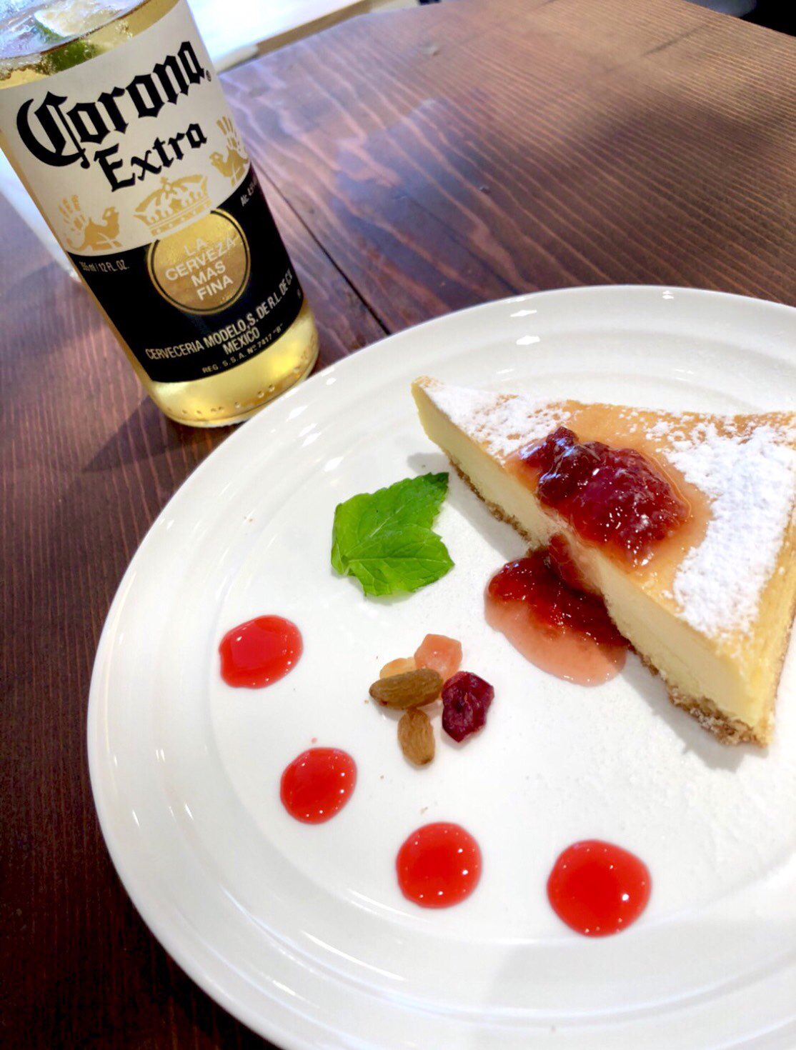 Butterfly Bar Cafe ベイクドチーズケーキ390円 ほのかな甘さにスッキリとしたチーズの味わいがクセになるベイクドチーズケーキはいかがでしょうか 埼玉県川越市新富町2 2 5マルフジビル2f Tel049 214 4946 小江戸 クレアモール Butterfly 川越