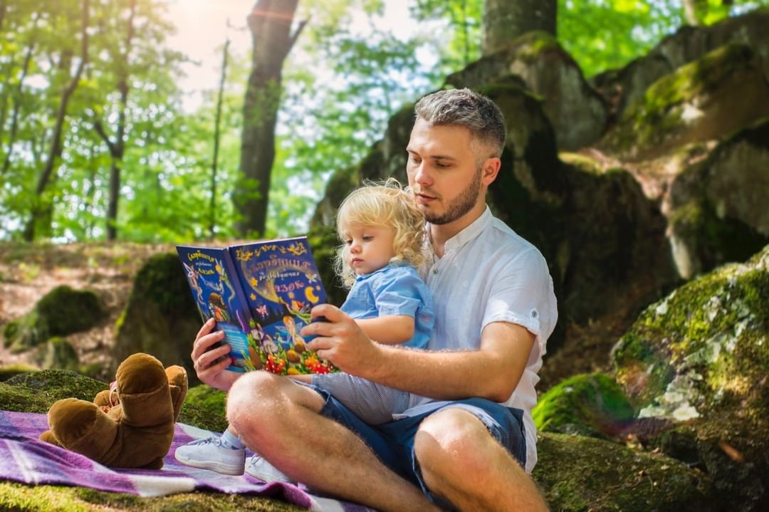 It's never too early to start reading to your baby!⠀
⠀
 #capetownmom #joburgmom #capetownkids  #honestparenting #honestparenthood #dailyparenting #parentinglife #GirlTalkZA   #momappreciation  #lifeofdad #MomLife  #momsrock   #raisingthefuture  #parentingwin #dadappreciation