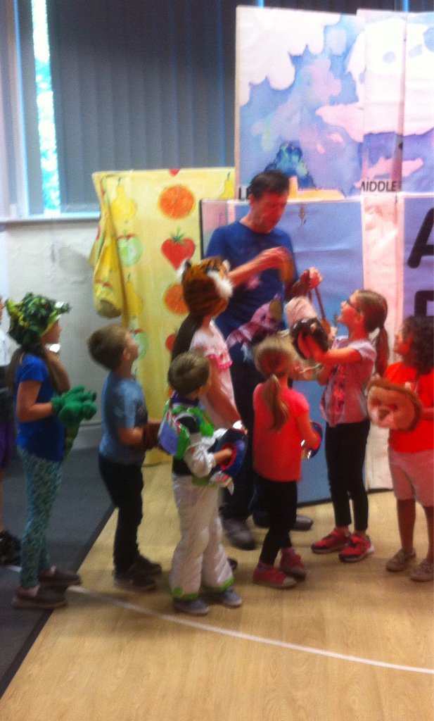Chicklitlibrary's tweet image. Great morning at #ThattoHeath library with @BoosterCushion #summerfun
