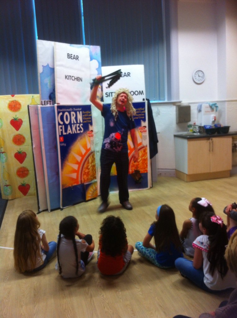 Chicklitlibrary's tweet image. Great morning at #ThattoHeath library with @BoosterCushion #summerfun