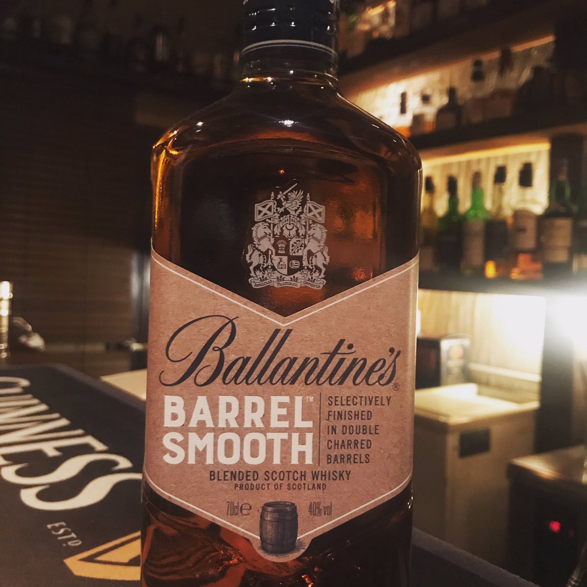 Bar Underwood 南浦和 本日のおすすめウイスキー バランタイン バレルスムース 700 内側を丁寧に焼き上げたアメリカンオークの樽でバレルスムース専用にブレンドされた原酒をフィニッシュさせることで バニラやキャラメルを思わせる甘さの中に かすかな Bar Underwood 南浦和 本日のおすすめウイスキー バランタイン バレルスムース 700 内側を丁寧に焼き上げたアメリカンオークの樽でバレルスムース専用にブレンドされた原酒をフィニッシュさせることで バニラやキャラメルを思わせる甘さの中に かすかな