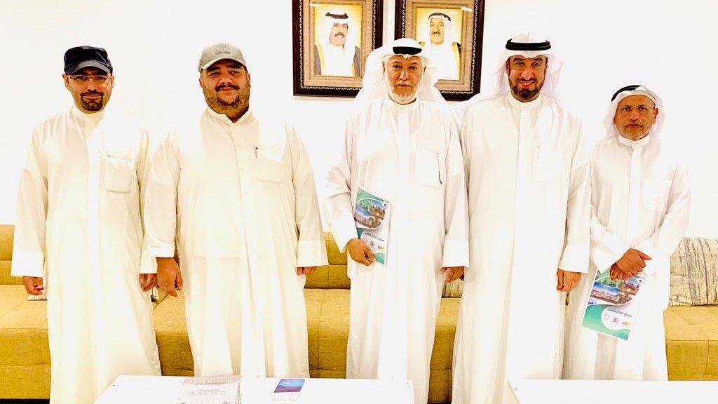 Taheel_Awqaf's tweet photo. زيارة مدير #إدارة_التأهيل_والتقويم لجمعية #المهندسين الزراعيين الكويتية، بهدف بحث سبل التعاون لتنفيذ مشروع #مزرعة_العلاج_بالعمل لاستكمال منظومة البرامج المخصصة للمتعافين من #الإدمان ب #منزل_منتصف_الطريق الذي تشرف عليه الإدارة.
وأبدى مجلس ��دارة الجمعية استعدادهم لدعم إنجاح المشروع https://t.co/gKiQ6KukLm