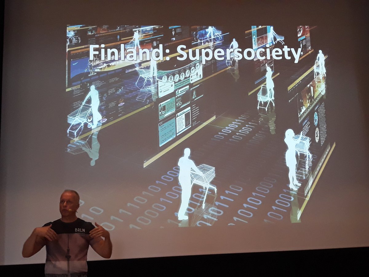 LeenaVestala's tweet photo. Futuristi @IlkkaHalava haastaa ELYn toiminnan digiaikana ihan huolella 😎 @PirkanmaanELY kehittämispäivässä! Supersociety täällä jo huomenna todella! https://t.co/Nvjh9pExOk