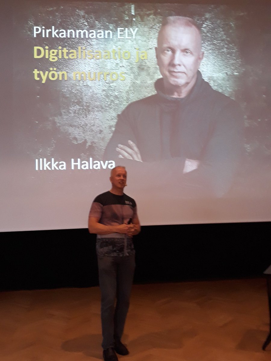 LeenaVestala's tweet photo. Futuristi @IlkkaHalava haastaa ELYn toiminnan digiaikana ihan huolella 😎 @PirkanmaanELY kehittämispäivässä! Supersociety täällä jo huomenna todella! https://t.co/Nvjh9pExOk