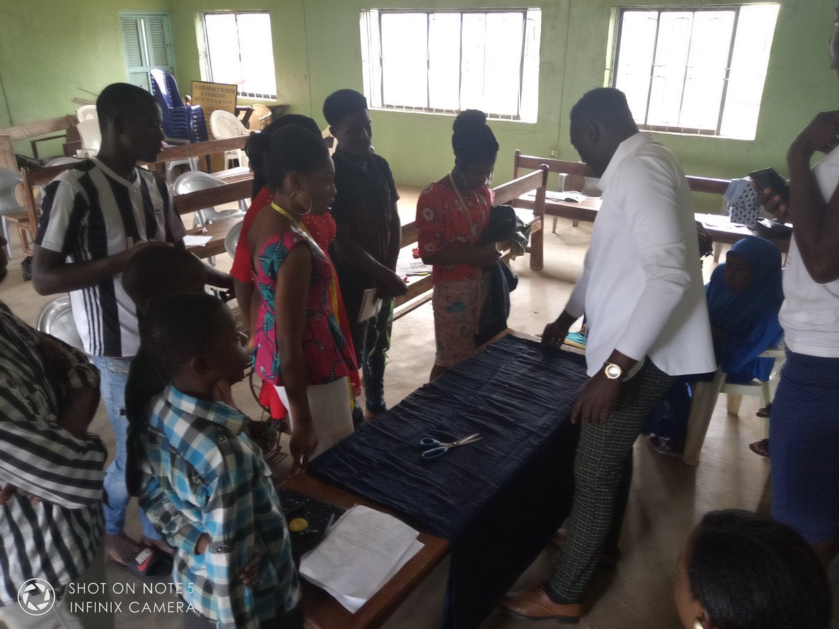 LightPlatform's tweet image. We are still underway this week as the CEO HELPZIBAH WEARS has been with us since Monday giving lectures on Tailoring and Fashion designing. #Lighttraining