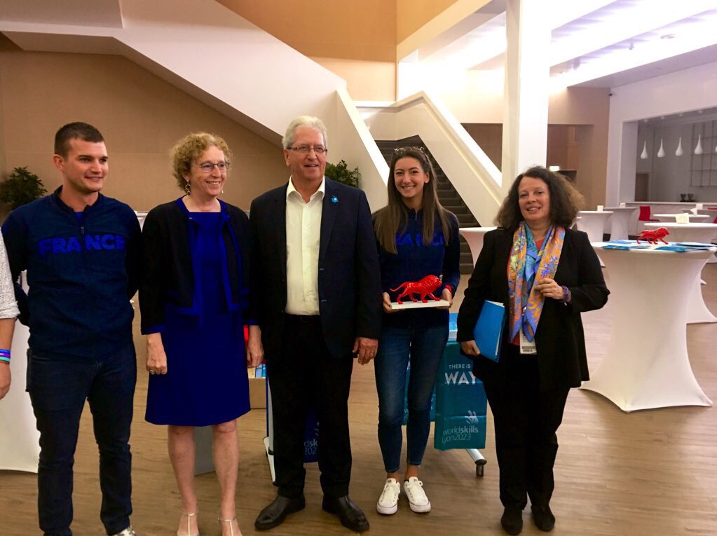 SylvieBermann's tweet photo. Рада приветствовать в #Казань г-жу министра Труда 🇫🇷  @murielpenicaud для продвижения кандидатуры города #Лион для  #WorldSkills2023 @WorldSkillsFR @villedelyon https://t.co/Y76GyhGtA3