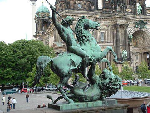 antinousgaygod's tweet photo. #LionSlayer statue #AltesMuseum #Berlin. #Artists throughout history have been inspired by the #LionHunt of #Hadrian/#Antinoos in #Egypt in 130 AD when they slew a maneating #Lion. Read: https://t.co/Td5ue4niZT https://t.co/sv3qFqZCCD