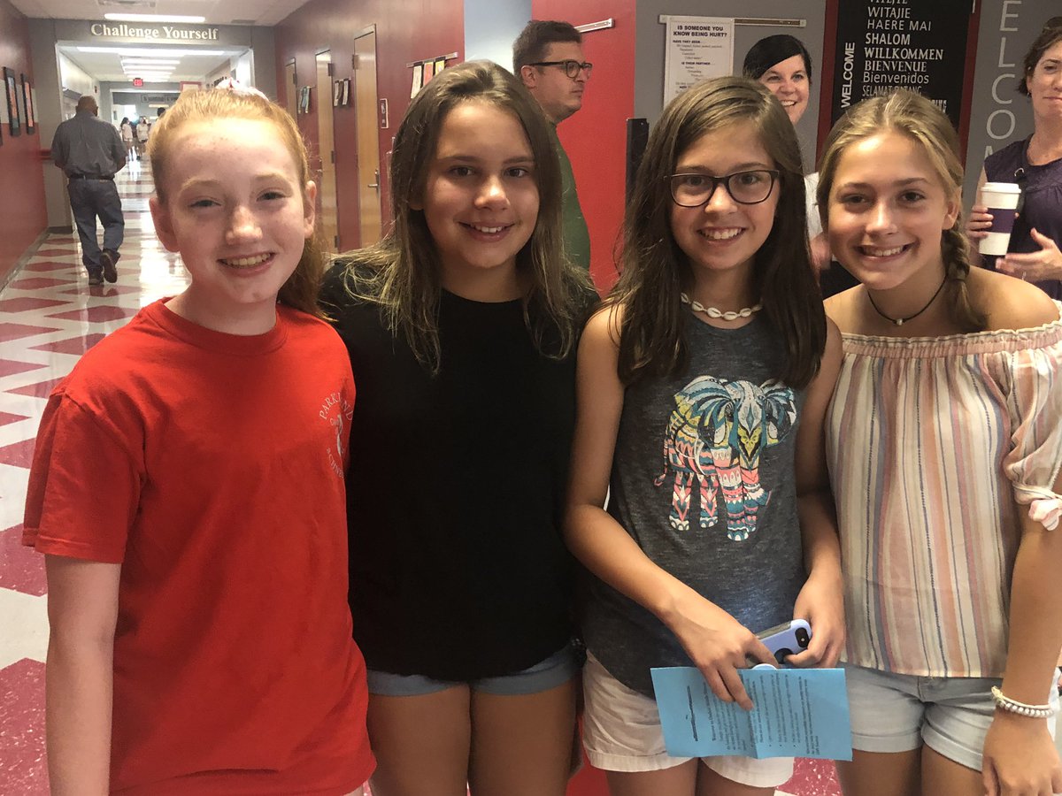 MOulyUhl's tweet photo. It was a great night for parents &amp; students to come out to locker night. Looking forward to a new school year. #omsjags #ParklandPride https://t.co/XAHS5cvAkf
