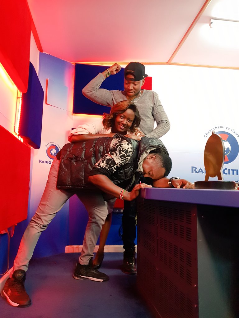 Uko vipi? Karibu sana #MamboMseto awamu ya kwanza ikiwa leo ni #WCWedition crush wako wa leo ni nani? #MsetoTamu <a href="/mzaziwillytuva/">Mzazi Willy M. Tuva</a> <a href="/sellyamutabi/">Kadot</a> <a href="/djflashkenya/">DJ Flash Kenya</a>