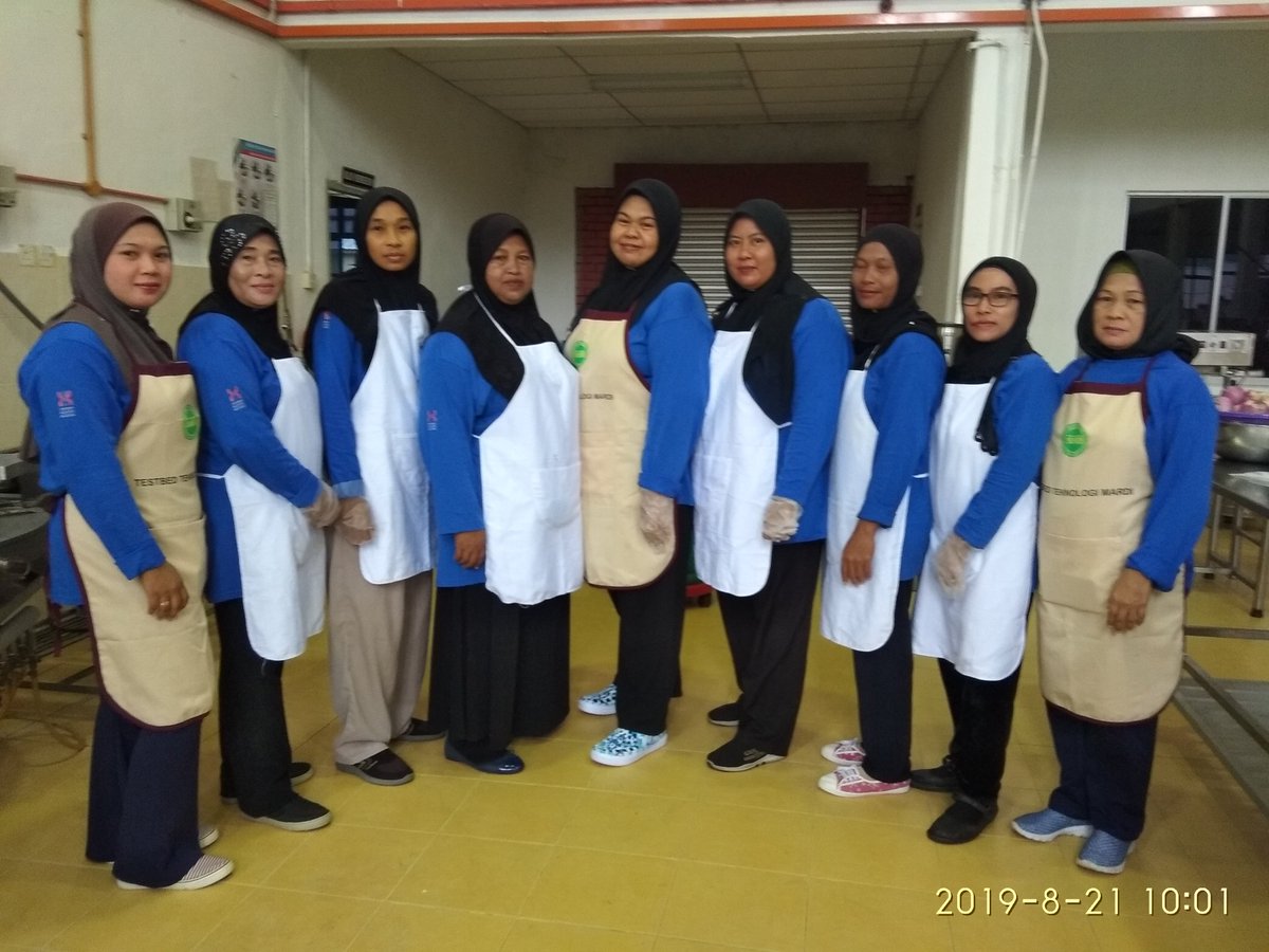 MARDI_PP's tweet photo. Tetamu MARDI Pasir Puteh hari ini. Istimewa bersama Institut Penyelidikan &amp; Pengurusan Kemiskinan (InsPek), UMK 3 hari bantu komuniti nelayan Tok Bali (proses pes/lunak). Tkasih  tetamu dari IADA &amp; KEMAS Pasir Puteh. Demi pembangunan usahawan makanan kami bertemu https://t.co/SeKW3JzQg7
