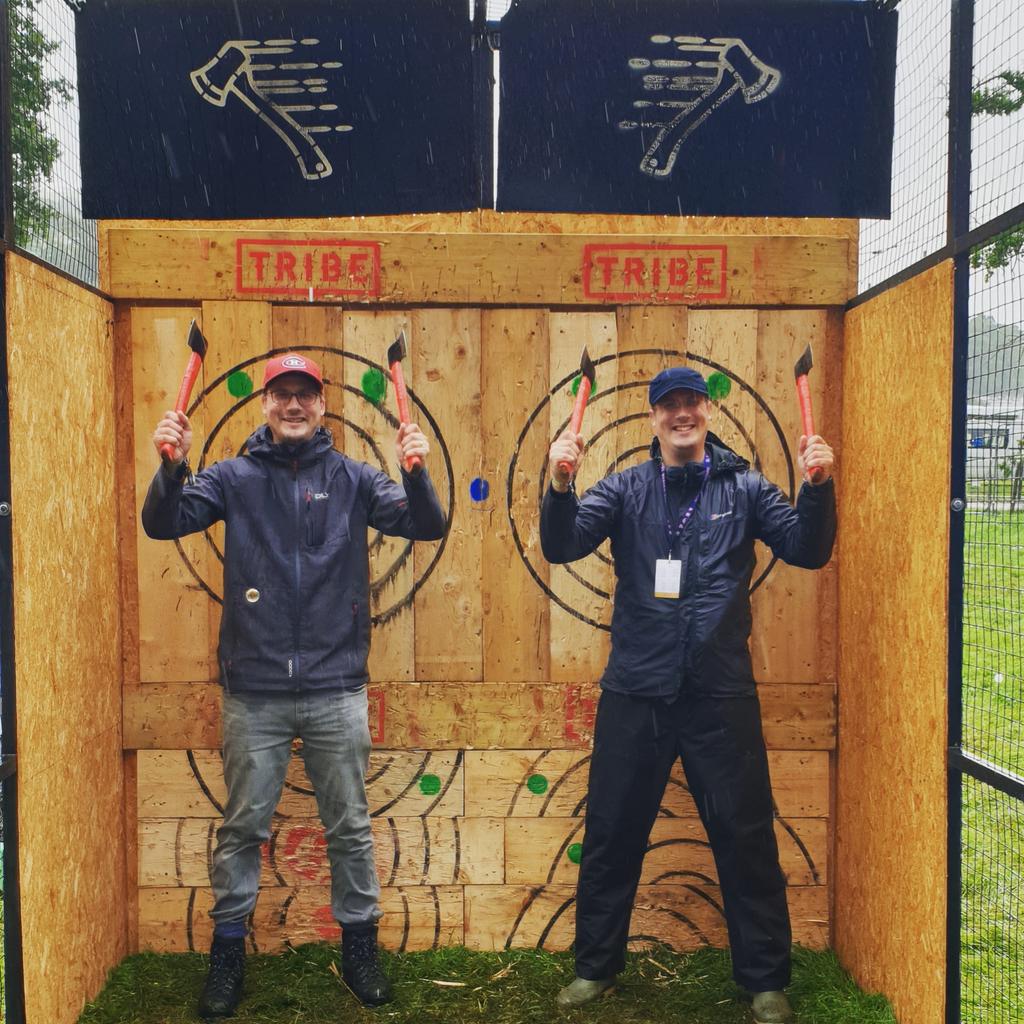 #AxeThrowing #identicaltwins @greenmanfest over the wkend - just two of the awesome axe happy customers we had #slingsinkrepeat with us! What a cracking wkend it was. Thanks for having us Wales!
<a href="/visitwales/">Visit Wales 🏴󠁧󠁢󠁷󠁬󠁳󠁿</a> @visitsouthwales #festival #greenman #axe #popupshop
