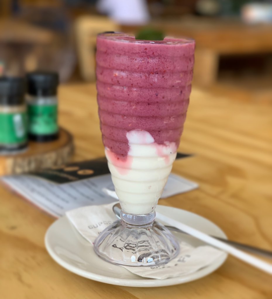 audas_vanschoor's tweet photo. Berry beginning  for midday fuel @cupocafe .
.
Thanks @cupocafe for always fueling me 😋
.
.

#Smoothie 🍓🥤 #Healthylifestyle #Summer  #GetYours  #Drinks #ProteinShake #Tuesday #Motivation  #Lifestyle #Healthy #Fitstop #Avsfitness #AvsfitFebulous #AvsActive #GetYours #SugarFree https://t.co/wWn0nQvQ4W
