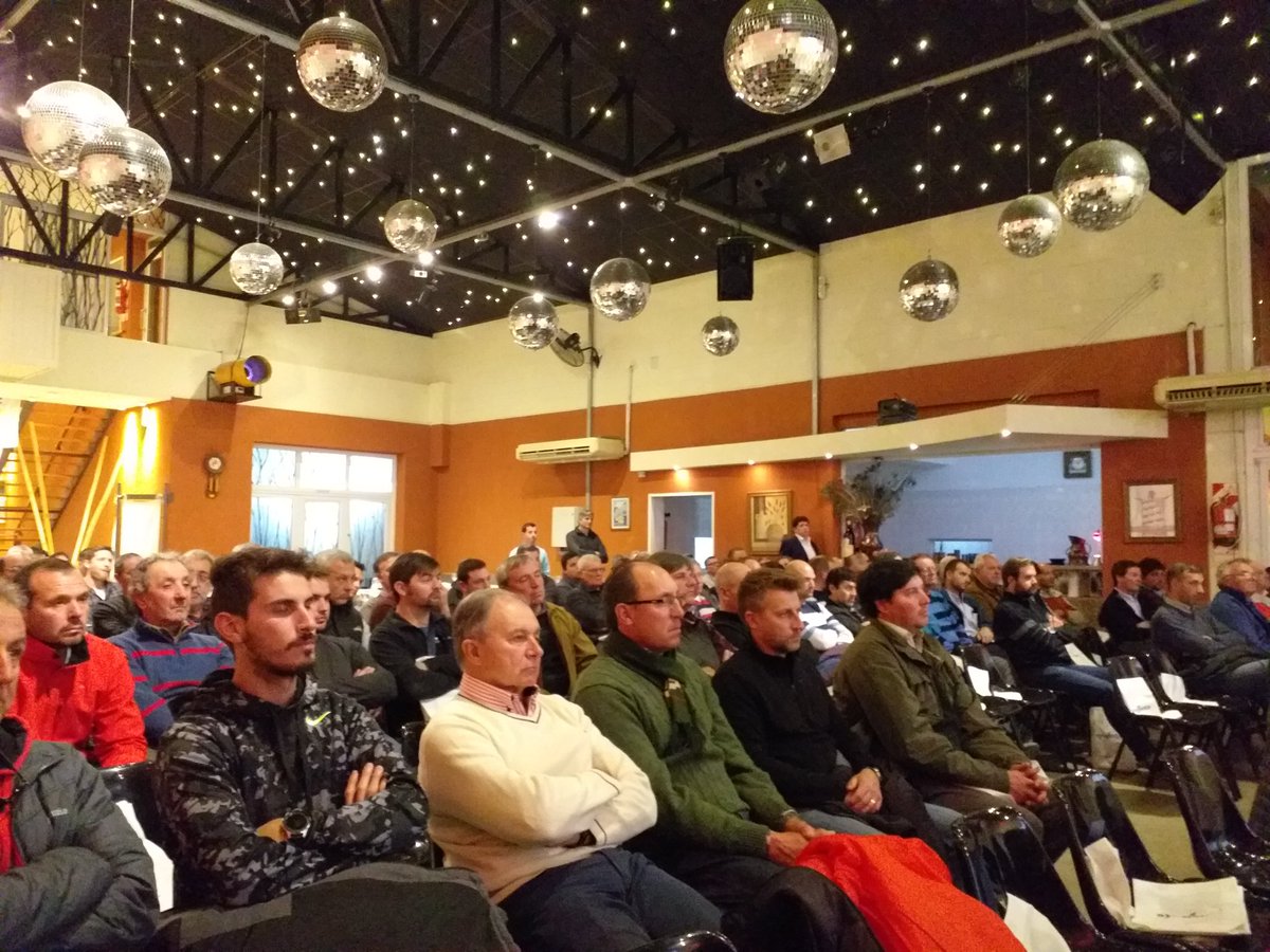 EverValleSosa's tweet photo. Con productores de Hernando tuvimos una muy buena reunión técnica sobre nuevos híbridos de maíz, variedades de soja y CropProtection de @Syngenta_ar Gracias Granar SRL por la excelente organización y @Ullua por interesante análisis de mercado #SYN897VIP3 #SYN979VIP3 #SYN840VIP3 https://t.co/mgeTtn6uLf
