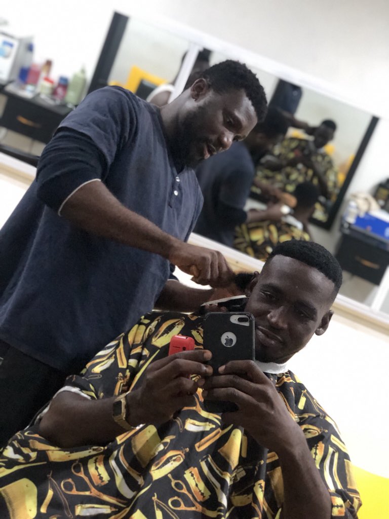 lattimorecutz's tweet photo. 💈focus on your passion let it be known !💈
#barber #barberlove #barberlife #barberliving #babrberbang #barbergang #thebarbershop #barbershopconnect #kingsmenbarber #kingsmenbarberspecial #dc #thebarberpost #bestbarbers #sharpfade #barberhub #scissorsalute #barbertakeover https://t.co/TdgL8J3dSU