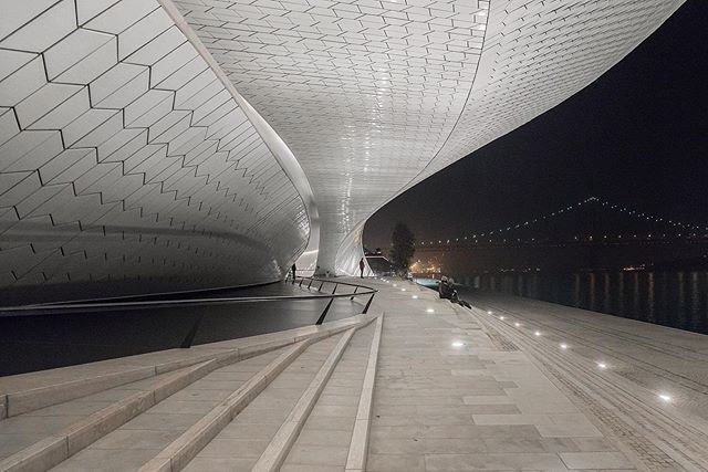 NachoVillaFoto's tweet photo. Maat at night♟
.
.
.
#lisbon #lisboa #lisbonarchitecture #portuguesearchitecture #modernarchitecture #modernachitects #contemporaryarchitecture #maatmuseum #museum #visitportugal #beautifuldestinations #portugal #amandalevetearchitects https://t.co/otFaHpKPd5 https://t.co/wXTvsvJU0w