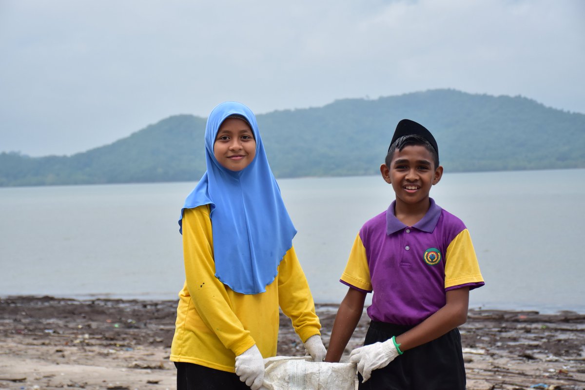 envidaman's tweet photo. Trash Hunter @ Trash Challenge Di Tanjung Dawai
"Sometimes Being Super Is Merely A State Of Mind"
#kedah #tanjungdawai #trashchallenge #trashhunters #environment #alamsekitar #malaysia #trash #smallhero #sungaipetani #pantaimerdeka #alorsetar #perlis https://t.co/DhpPEjcPwe