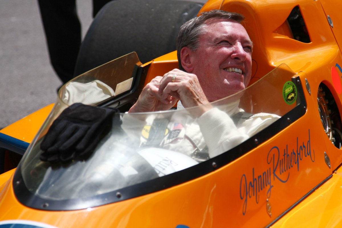 FansMotorsport's tweet photo. Last week we asked who the last driver to win an IndyCar race with McLaren was. The answer is Johnny Rutherford (the ONLY driver to win an IndyCar race with McLaren). He took 17 wins, the last one coming in 1979 at the Atlanta Motor Speedway https://t.co/gC9f49MuxH