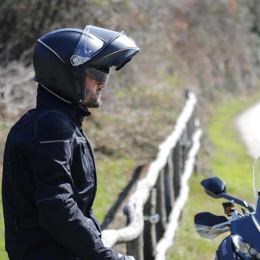agv_uk's tweet photo. Offering the same protection as the Pista GP-R, the Sportmodular shell and chin bar is built entirely from carbon fiber. Making this the lightest production modular helmet whilst offering day long comfort.
#AGV #AGVhelmets #AGVrider #Sportmodular #SportsTouring #BikeLife https://t.co/7BUWeM5CGb