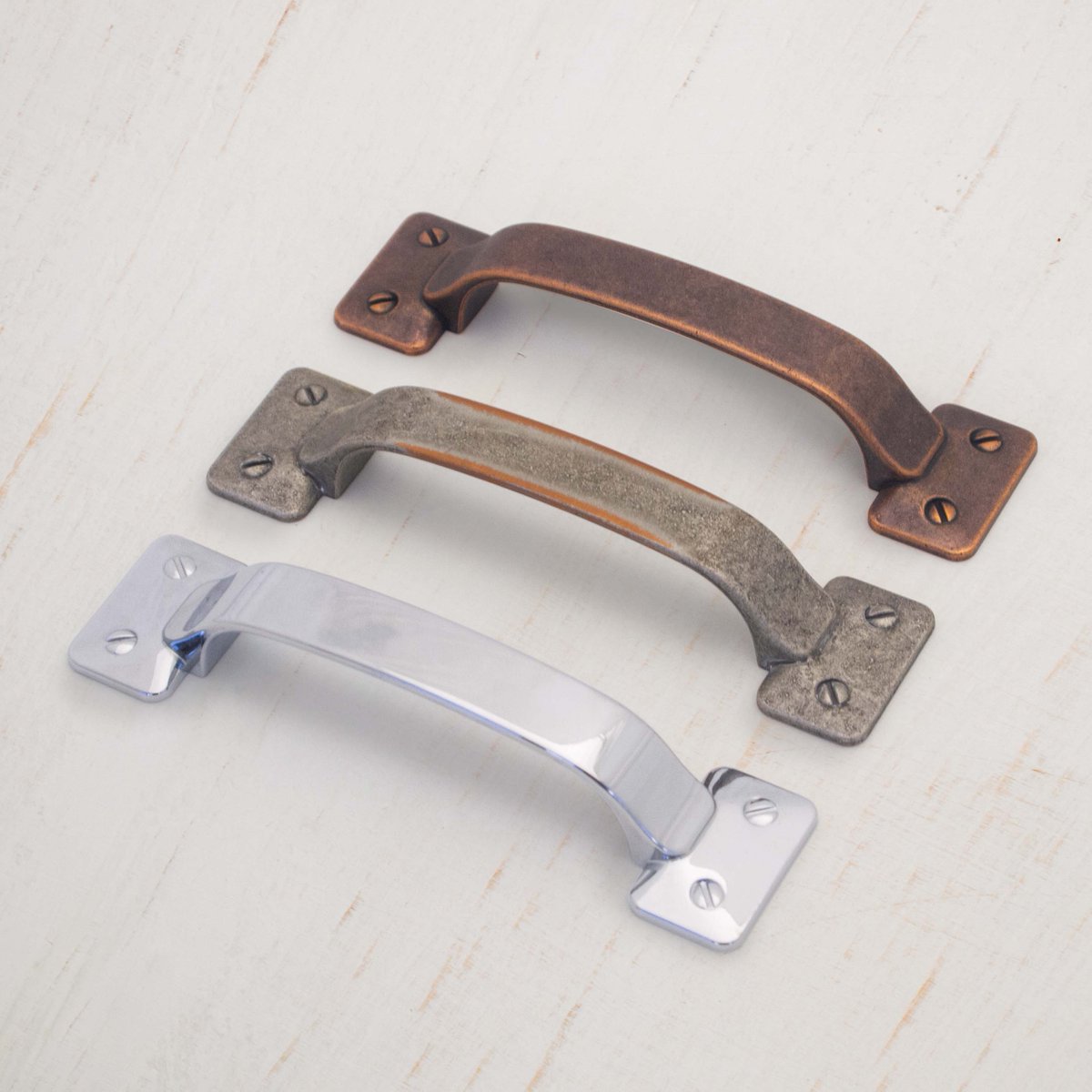 OnTrendKitchens's tweet photo. #kitcheninspiration #kitchenhandle So we have talked about traditional taps, how about traditional handles? Our Imperial handle is available in 3 finishes: Chrome, Antique Copper & Pewter… another beautiful accompaniment to traditional styling, what's not to love? https://t.co/NLgCvQFHIW