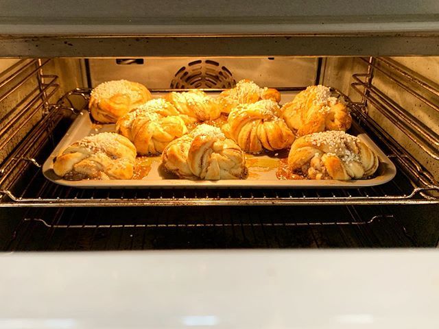 Practice baking <a href="/byggabo/">Bygga Bo</a> Swedish Cinnamon Buns - the smell is INSANE!!!
#swedishbuns #cinnamonbuns #londonpastry ift.tt/2L2Meu7