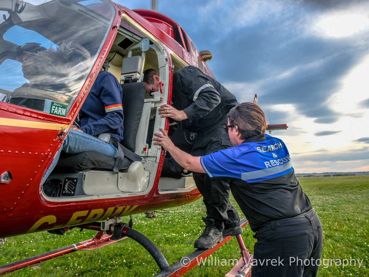 TSRGP's tweet photo. Grande Prairie Technical Search and Rescue took part in an evening of hover-exit training at the @gpairport with Denis Laflamme (Pilot)
#gpab #hoverexit #avgeek #helicopterops #helo1 #gpairport @SARAlberta @farmerpilot69 https://t.co/kiGf4G571D