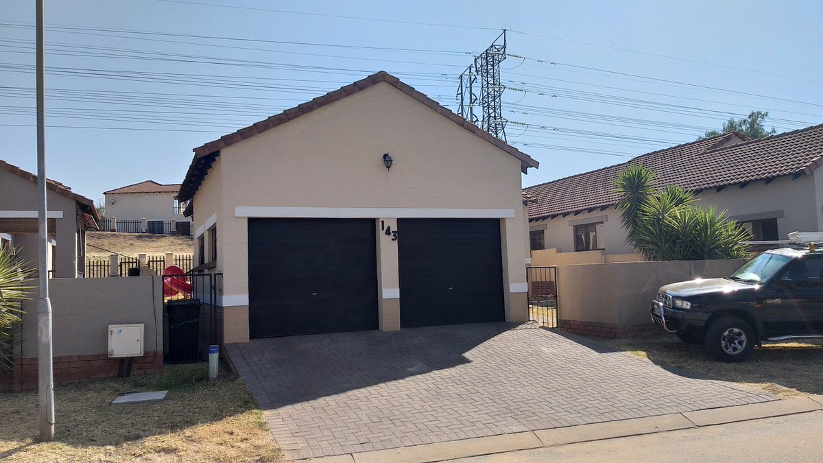 RelianceAuction's tweet image. 2 BEDROOM GARDEN SIMPLEX - 2 BATHROOMS - DOUBLE GARAGE - SECURE GATED ESTATE

WANT THIS PROPERTY IN BLOUBOSRAND??

For 'INFO PACK' comment with your email and contact number below, or contact Rod on 0603999654