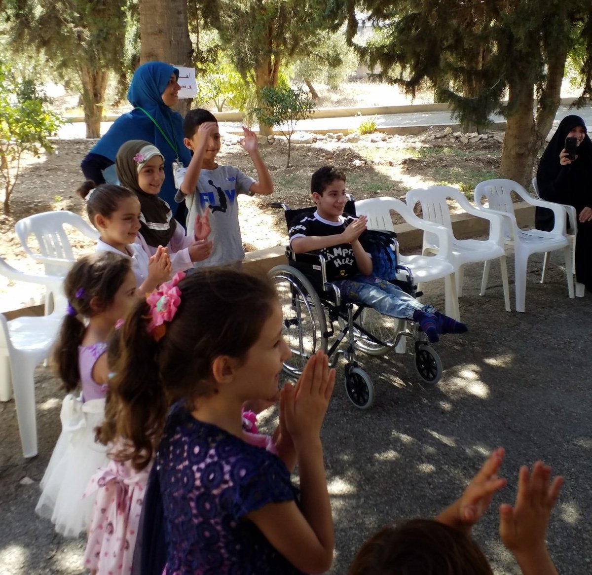 sadrfoundation's tweet image. Parents sharing their experiences with each other about dealing with their children with #SpinalCordInjury; while their children are enjoying activities at DeirDghayyah Social Health Center #SADRFoundation 
#rehabilitationprogram @NorwayinLebanon #جمعية_مساواة