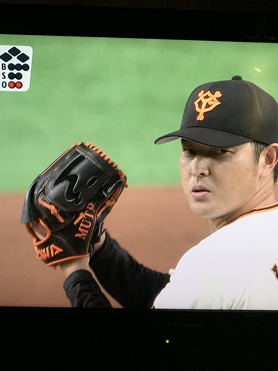 だれか詳しい方教えてください 岩隈さんが使ってるこのグローブの
