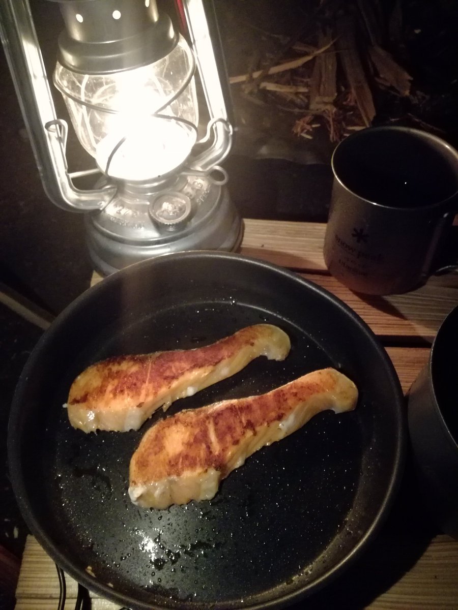 朝食 焼いたウインナー バターロール そして味噌汁 味噌汁がほっとする キ 吉岡味二番のイラスト 朝食 焼いたウインナー バターロール そして味噌汁 味噌汁がほっとする キ 吉岡味二番のイラスト