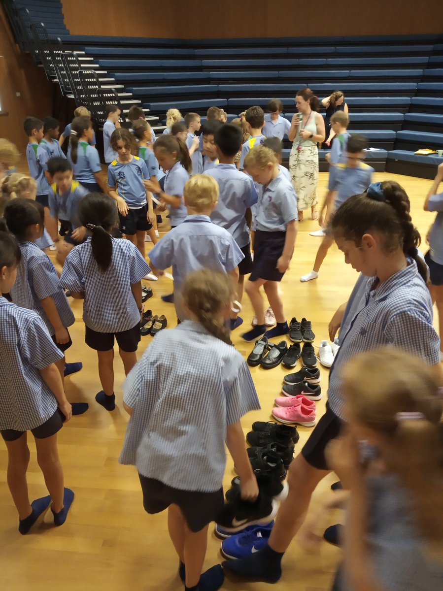 Y5 learning about 'Interactions' (our conceptual lens) this afternoon &amp; the power of collaboration in the 'Amazing Maze'! pic.x.com/AtyjjiYt58