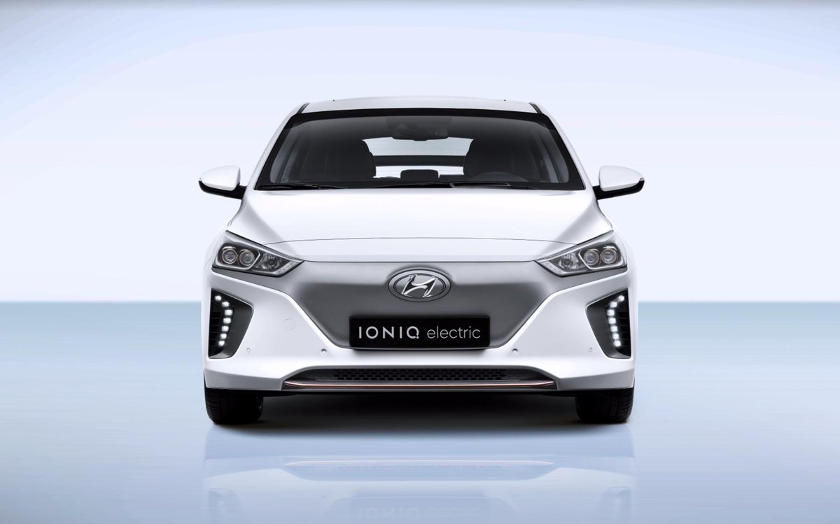 FerrolMotor's tweet photo. ¿Qué modelo de Hyundai IONIQ prefieres 🤔? ¿Híbrido o eléctrico? https://t.co/ZvvAiGETSF