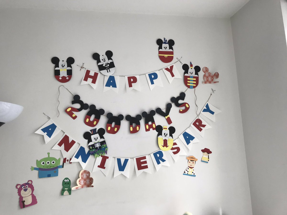 おこめちゃん Di Twitter 留学生活暇すぎる子の夜間活動 ミッキー トイストーリー の 壁面 ハンドクラフト 画用紙で文字とか キャラクター作るの楽しい フリーハンドで作ってるから細かく見ると雑だけど