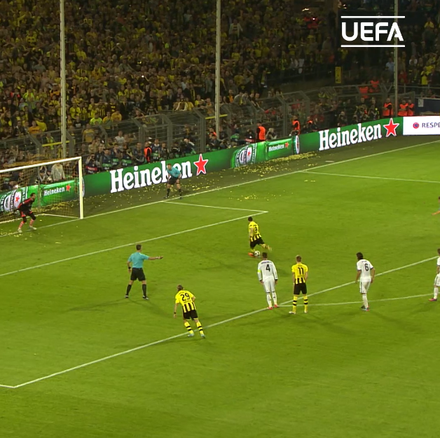 قبل 13 عامًا في مثل هذا اليوم. روبرت ليفاندوفسكي يكتب التاريخ بتسجيل سوبر هاتريك في شباك ريال مدريد بدوري أبطال أوروبا 