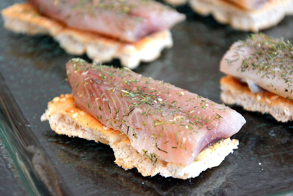 Pan, tomate y nuestras conservas y ya tienes la comida solucionada. 😉😋
#conservas #pescado #tostas