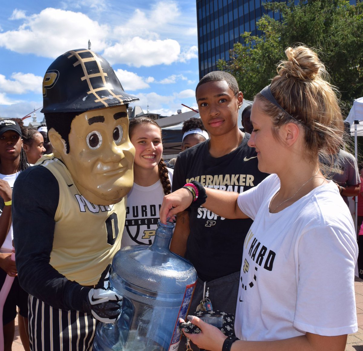 LUMserve's tweet photo. ONLY 32 DAYS to #HungerHike 2019 (Sept. 22) -- Get Started Today in your Fight Against Hunger. Start fundraising TODAY -- form a TEAM -- have a HUGE impact -- locally, regionally & globally. Learn more: https://t.co/VmSSQENyfQ https://t.co/28ZunnqYbc