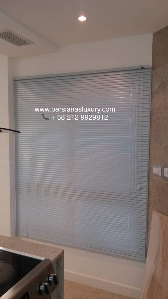 PERSIANASLUXURY's tweet image. #persianas #horizontales de #aluminio es un #clásico por excelencia en la #decoración de #ventanas y #ambientes.  permite control de la luz y la privacidad En #PersianasLuxury contamos con un gran variedad de #colores. Usted puede escoger entre #láminas #sólida y #perforadas.