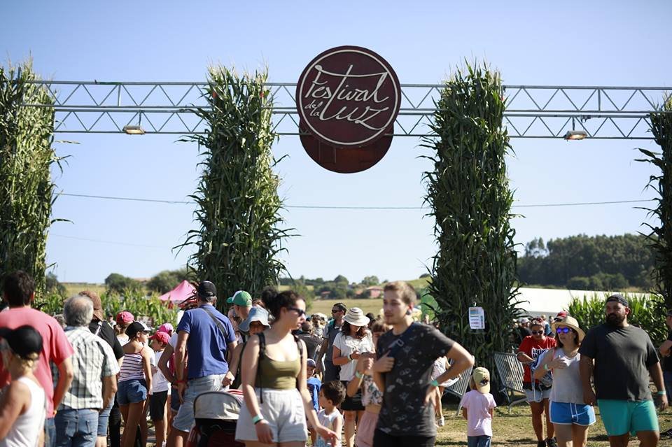 FademurGalicia's tweet photo. Estamos encantadas de poder anunciarvos que xa temos espazo reservado no mercado do próximo @festivaldelaluz! Non fagades máis plans, porque do 6 ao 8 de setembro toca gozar da música en directo, a gastronomía e a boa compaña en #Boimorto! #festivaldelaluz2019 #festivalsolidario https://t.co/2dVglehFGU